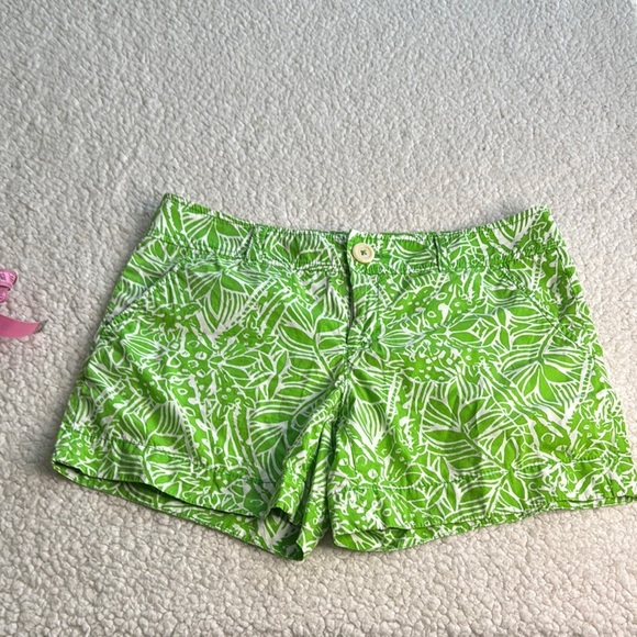 Lilly Pulitzer Pants - Lilly Pulitzer Vibrant Green Leaf Print Shorts